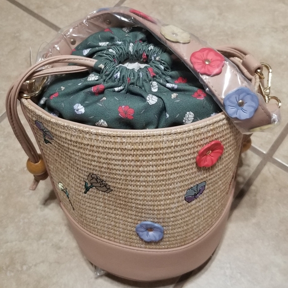 Studio Ghibli Kiki's Delivery Service Floral Basket Drawstring Crossbody Bag - Picture 3 of 3